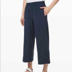 Lululemon Wanderer Culotte Wide Leg Crop Pants Navy Size 4